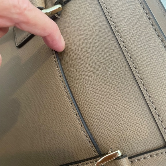 Beautiful mid size tote by Michael Kors - Picture 10 of 10